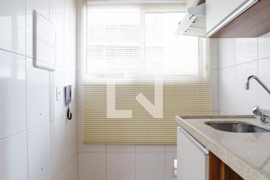 Cozinha de apartamento para alugar com 1 quarto, 48m² em Bela Vista, São Paulo