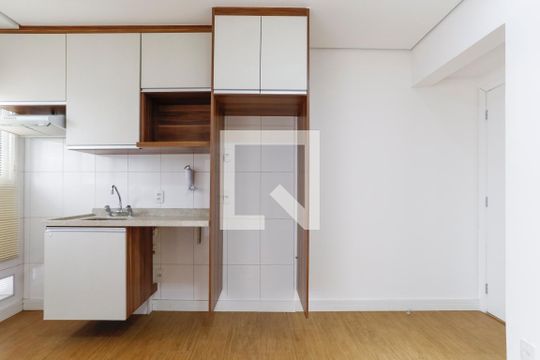 Cozinha de apartamento para alugar com 1 quarto, 48m² em Bela Vista, São Paulo