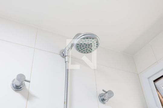 Chuveiro de apartamento para alugar com 1 quarto, 48m² em Bela Vista, São Paulo