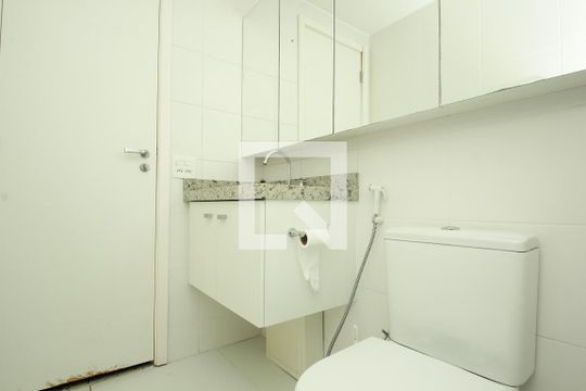 Banheiro de apartamento para alugar com 1 quarto, 43m² em Centro, Rio de Janeiro