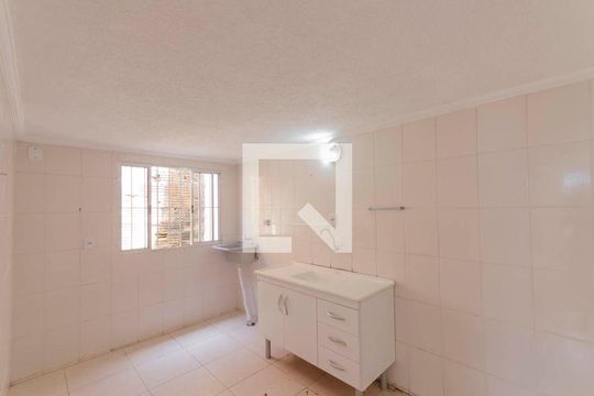 Cozinha e Área de Serviço de casa para alugar com 1 quarto, 45m² em Vila Sílvia, São Paulo