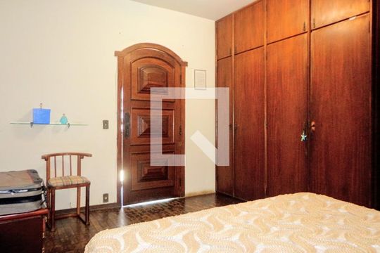 Casa para alugar com 10 quartos, 716m² em Santa Tereza, Belo Horizonte