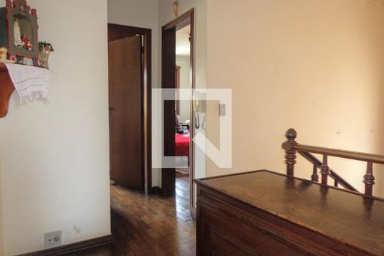 Casa para alugar com 10 quartos, 716m² em Santa Tereza, Belo Horizonte