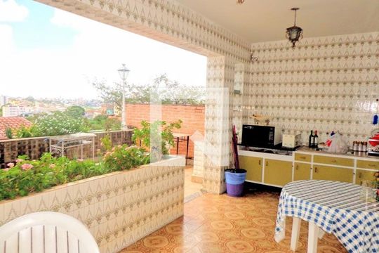 Casa para alugar com 10 quartos, 716m² em Santa Tereza, Belo Horizonte