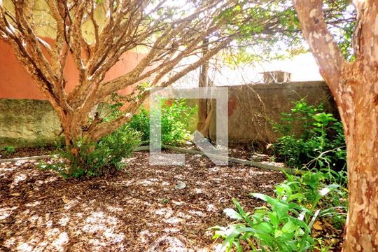 Casa para alugar com 10 quartos, 716m² em Santa Tereza, Belo Horizonte