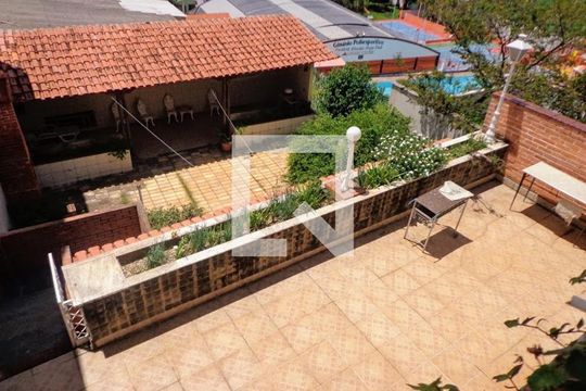 Casa para alugar com 10 quartos, 716m² em Santa Tereza, Belo Horizonte
