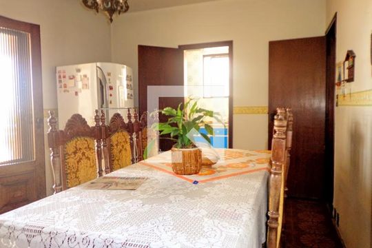 Casa para alugar com 10 quartos, 716m² em Santa Tereza, Belo Horizonte