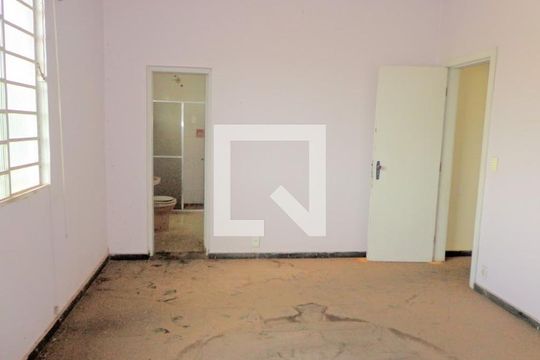 Casa para alugar com 10 quartos, 716m² em Santa Tereza, Belo Horizonte