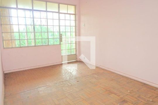 Casa para alugar com 10 quartos, 716m² em Santa Tereza, Belo Horizonte