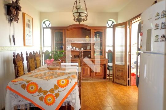 Casa para alugar com 10 quartos, 716m² em Santa Tereza, Belo Horizonte