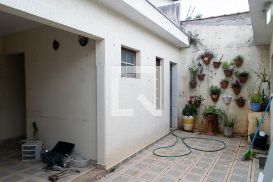 quintal de casa à venda com 3 quartos, 150m² em Parque São Domingos, São Paulo