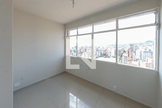Quarto 1 de apartamento para alugar com 3 quartos, 76m² em Barro Preto, Belo Horizonte