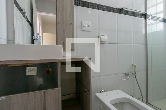 Banheiro Social de apartamento para alugar com 3 quartos, 76m² em Barro Preto, Belo Horizonte