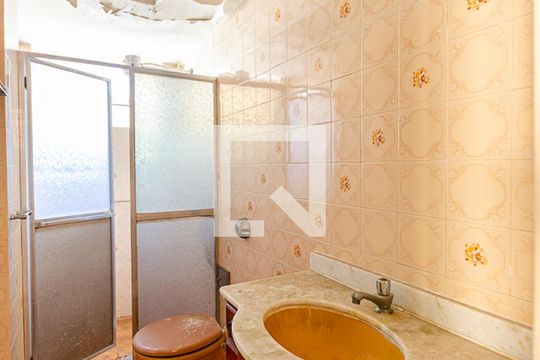 Banheiro de apartamento à venda com 2 quartos, 60m² em Santa Rosa, Niterói