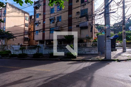 Entrada de apartamento à venda com 2 quartos, 60m² em Santa Rosa, Niterói