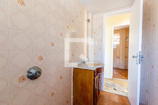 Banheiro de apartamento à venda com 2 quartos, 60m² em Santa Rosa, Niterói