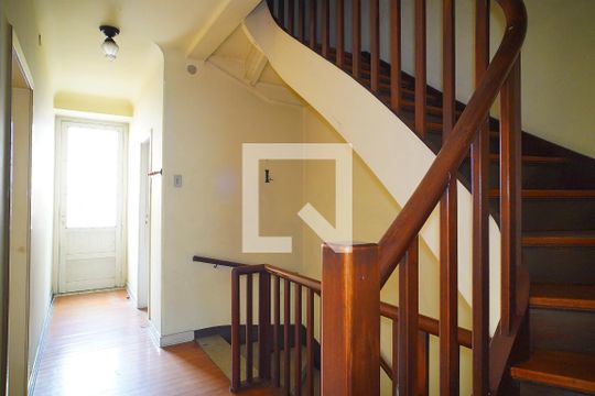 Corredor de casa à venda com 3 quartos, 300m² em Floresta, Porto Alegre