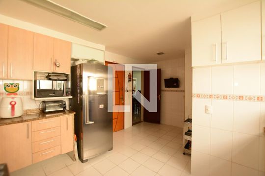 Cozinha de apartamento para alugar com 3 quartos, 137m² em Vila Valqueire, Rio de Janeiro