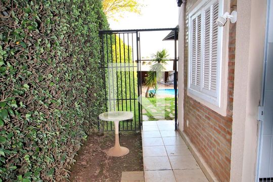 Corredor de acesso ao quintal de casa à venda com 9 quartos, 788m² em Jardim Santa Marcelina, Campinas