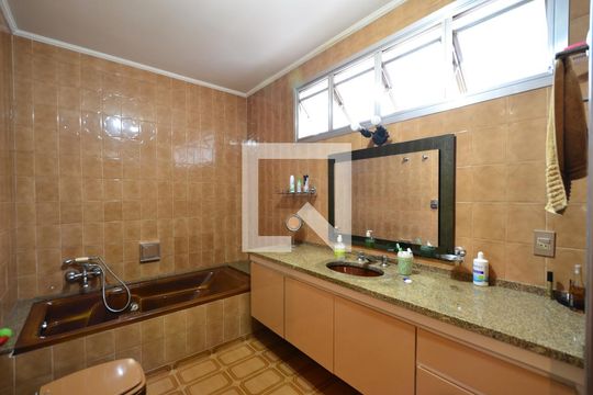 Banheiro da Suíte 1 de casa à venda com 3 quartos, 300m² em Vila Mariana, São Paulo