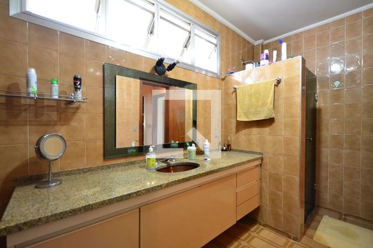 Banheiro da Suíte 1 de casa à venda com 3 quartos, 300m² em Vila Mariana, São Paulo