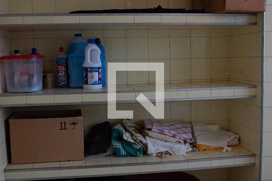 Despensa de casa à venda com 4 quartos, 270m² em Lapa, São Paulo