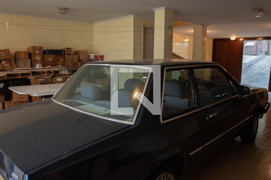 Garagem de casa à venda com 4 quartos, 270m² em Lapa, São Paulo