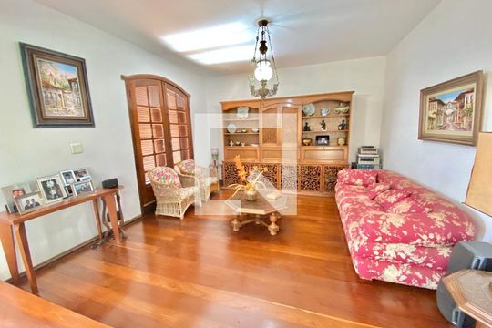 Casa à venda com 5 quartos, 700m² em Mangabeiras, Belo Horizonte