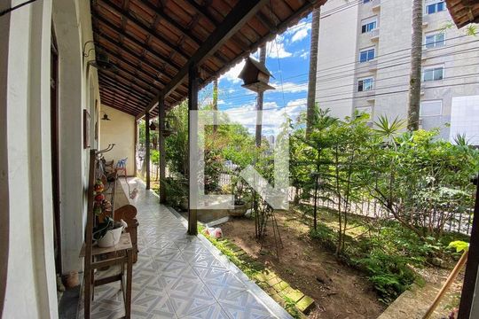 Casa para alugar com 3 quartos, 314m² em Santa Lúcia, Belo Horizonte