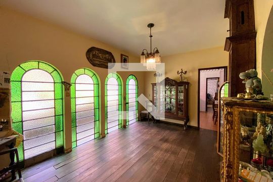 Casa para alugar com 3 quartos, 314m² em Santa Lúcia, Belo Horizonte
