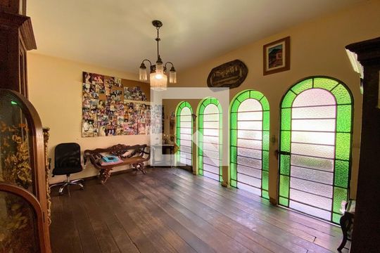 Casa para alugar com 3 quartos, 314m² em Santa Lúcia, Belo Horizonte