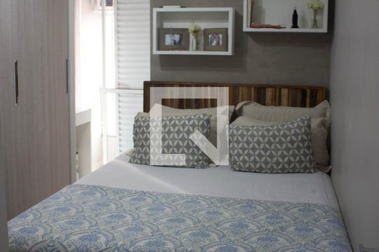Suite1 de casa à venda com 3 quartos, 130m² em Vila Carmosina, São Paulo