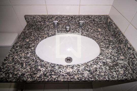 Banheiro de apartamento para alugar com 1 quarto, 30m² em Parque Independencia, São Paulo