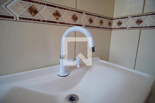 Banheiro  de apartamento à venda com 1 quarto, 51m² em Rubem Berta, Porto Alegre