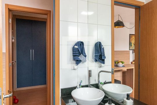 Banheiro de apartamento à venda com 2 quartos, 44m² em Fundação da Casa Popular, Campinas