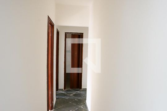 Corredor de apartamento à venda com 2 quartos, 70m² em Jardim Maria Rosa, Taboão da Serra