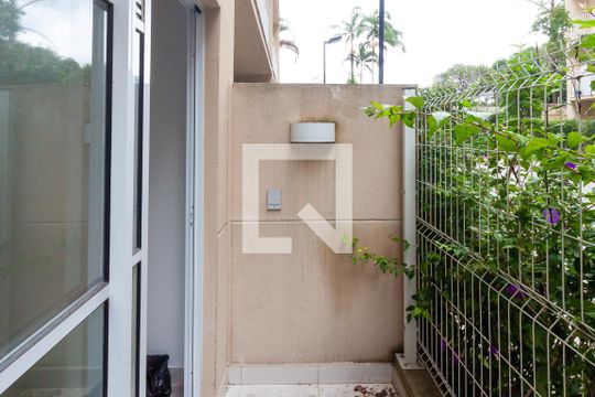Varanda de kitnet/studio à venda com 1 quarto, 27m² em Ferreira, São Paulo