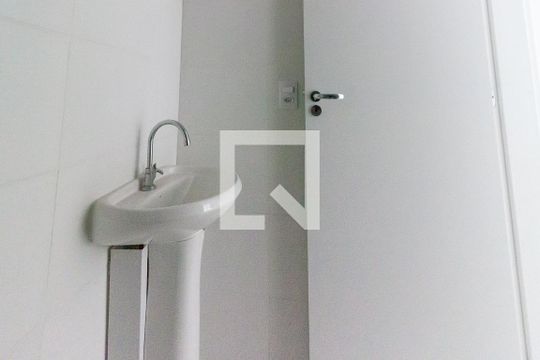 Banheiro de kitnet/studio à venda com 1 quarto, 27m² em Ferreira, São Paulo