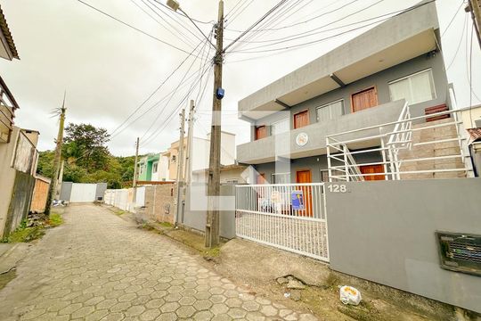 Fachada de kitnet/studio para alugar com 1 quarto, 25m² em Ingleses do Rio Vermelho, Florianópolis