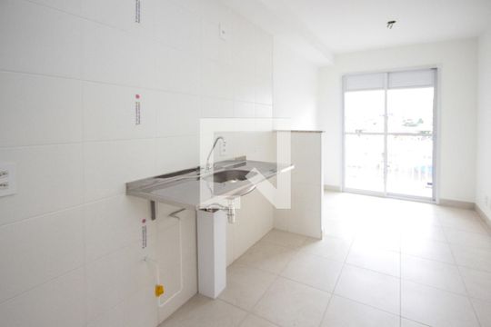 Cozinha de apartamento para alugar com 1 quarto, 33m² em Vila Ema, São Paulo