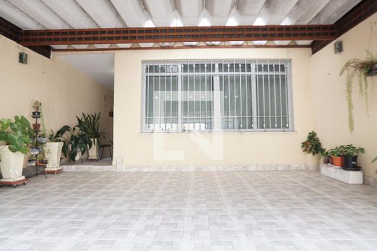 Garagem  de casa à venda com 3 quartos, 138m² em Vila Barbosa, São Paulo