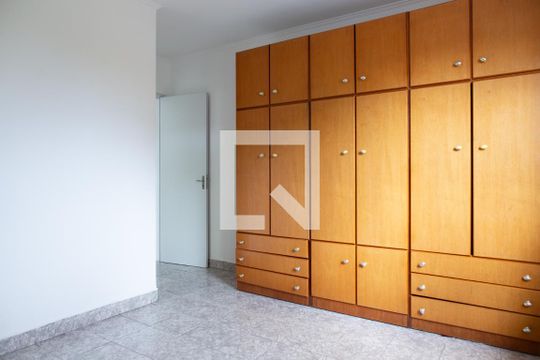 Suite de casa para alugar com 3 quartos, 150m² em Vila Palmares, Santo André