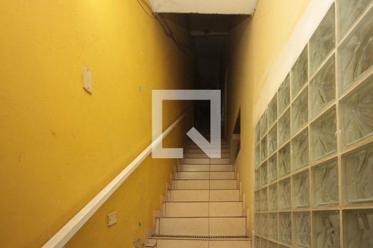 escada de casa para alugar com 1 quarto, 100m² em Jardim Tietê, São Paulo