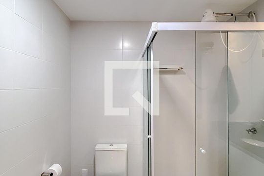 Banheiro de kitnet/studio à venda com 1 quarto, 28m² em Brás, São Paulo