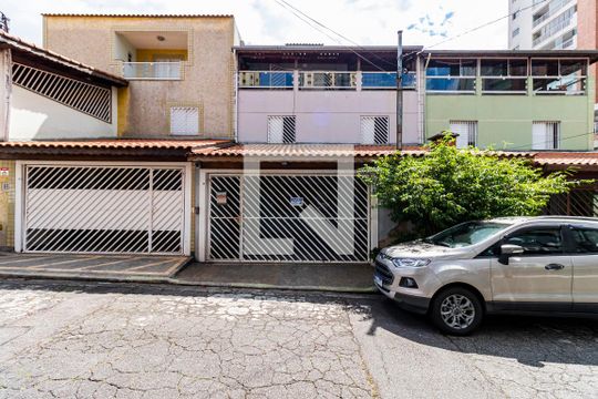 Fachada de casa à venda com 3 quartos, 150m² em Vila Gumercindo, São Paulo