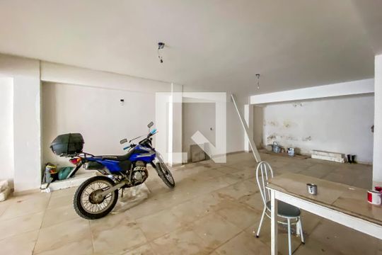 Garagem de apartamento à venda com 2 quartos, 45m² em Parque Gerassi, Santo André