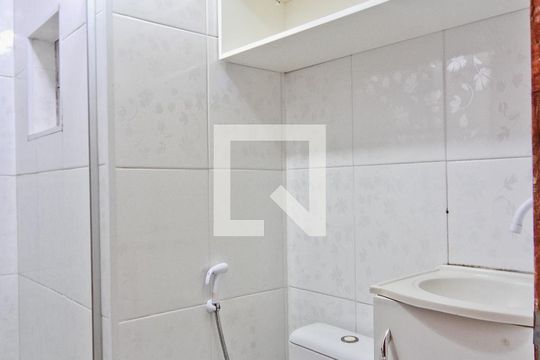 Banheiro de casa de condomínio à venda com 2 quartos, 100m² em Vila Marina, São Paulo