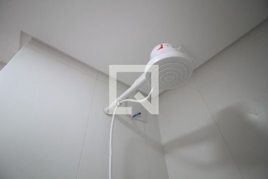 banheiro de kitnet/studio para alugar com 1 quarto, 25m² em Santana, São Paulo