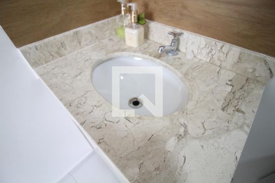 banheiro de kitnet/studio para alugar com 1 quarto, 25m² em Santana, São Paulo