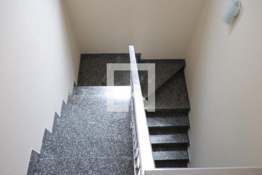 escada de casa para alugar com 3 quartos, 179m² em Jabaquara, São Paulo